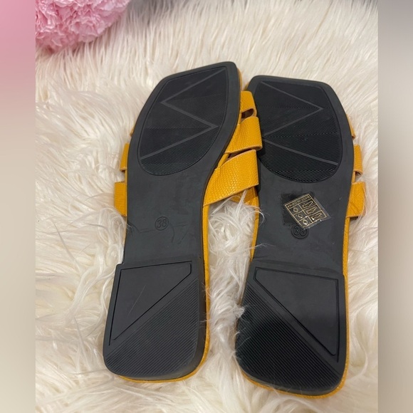 Sandals Size 7 - Picture 5 of 7